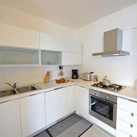 Sleeps 4 Pool Pianello Del Lario